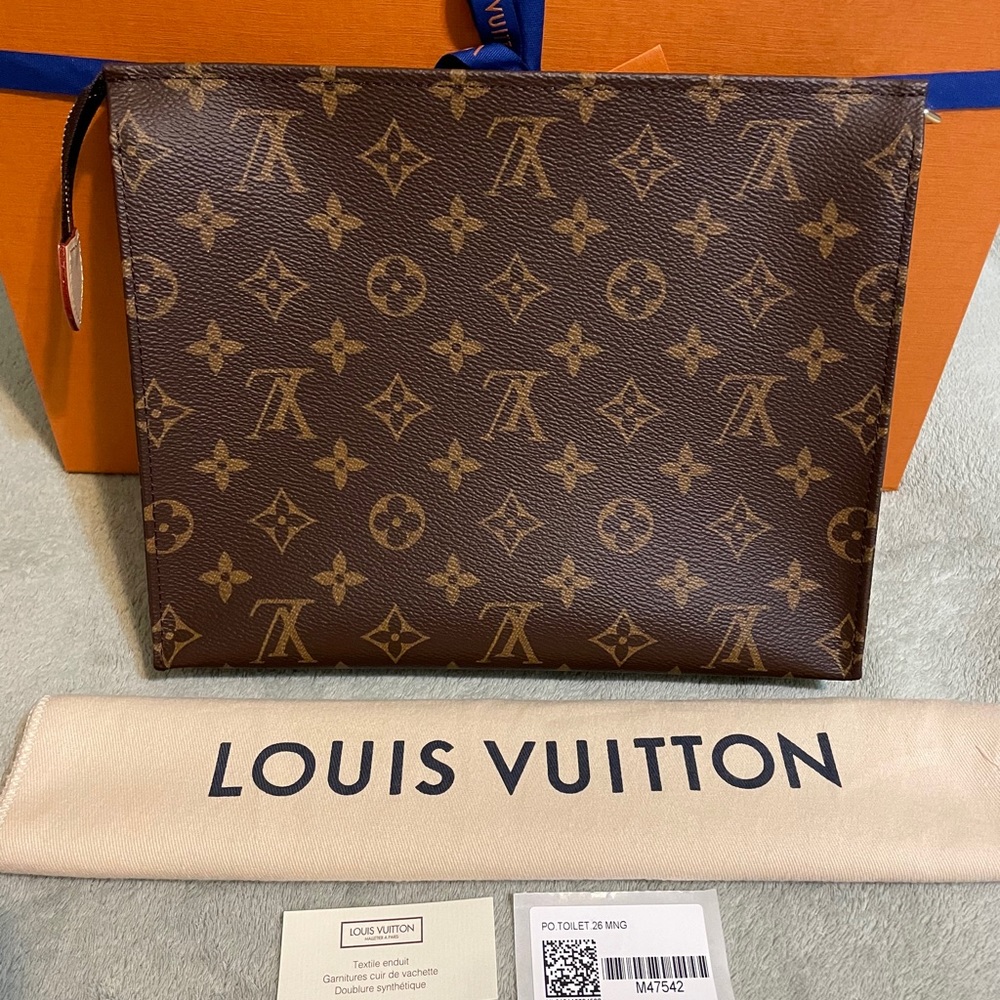 🛑SOLD🛑 Louis Vuitton Toiletry 26 Pouch - Picture 4 of 12